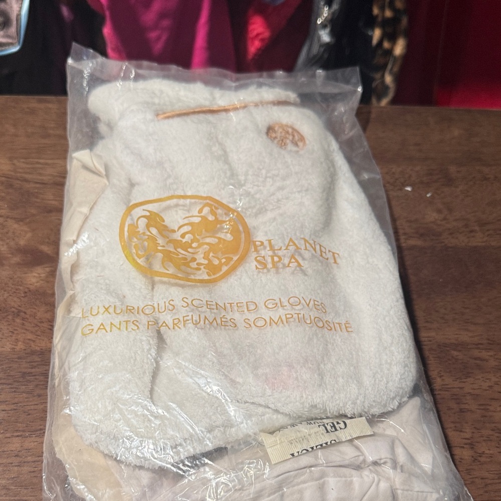Avon Planet Spa Luxurious Scented Gloves